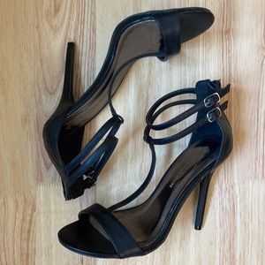 Wild Diva Lounge Black Heels with Straps